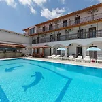 Lefkimi Hotel